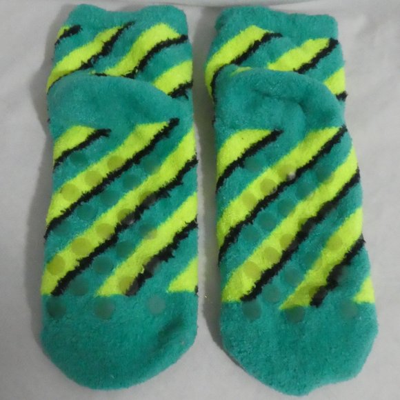 Super Soft Socks With Traction Bottoms and star eyes BNWOT - Picture 2 of 10